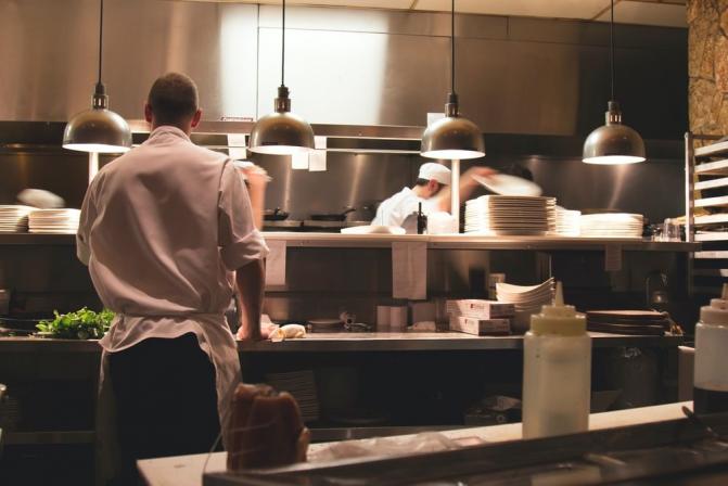 Chef en una cocina de Serunion Thumbnail